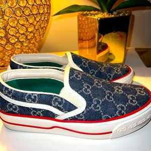 Women’s Gucci slip on sneaker 7.5 authentic